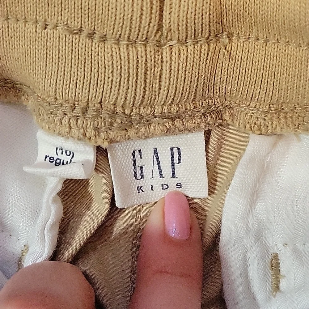 Gap tan elastic waist cargo shorts large/10